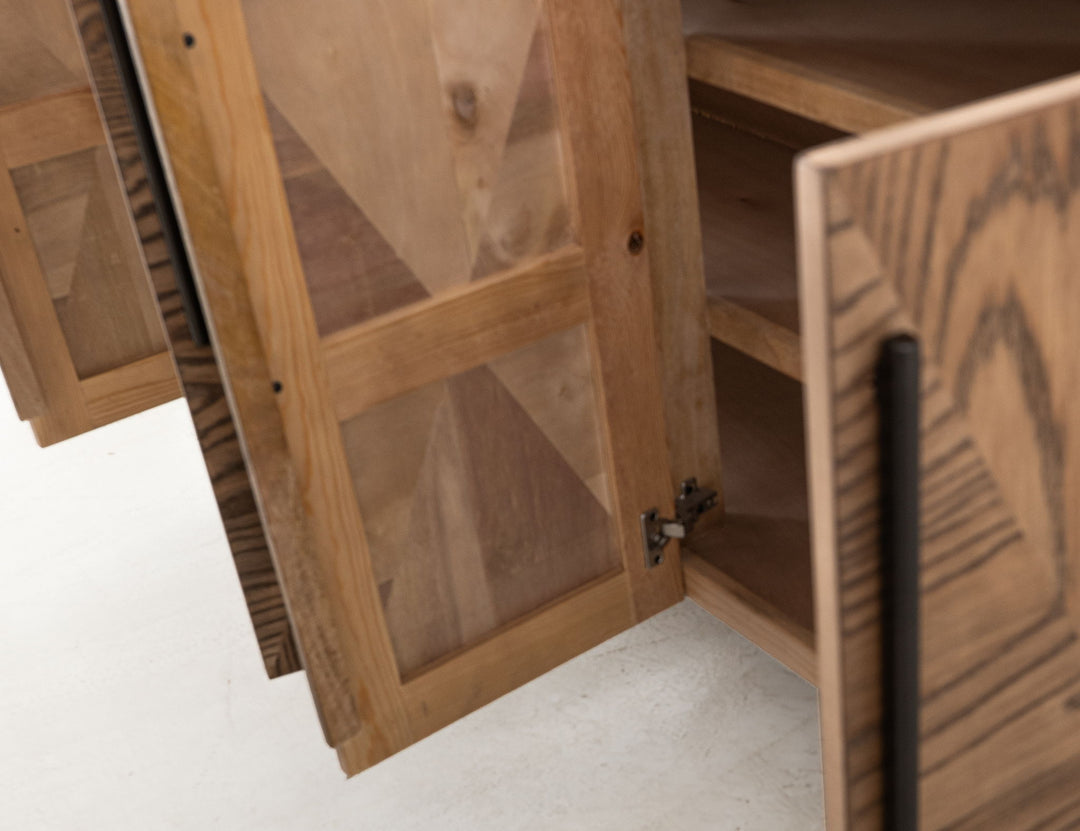 Verona - 4-Door Console